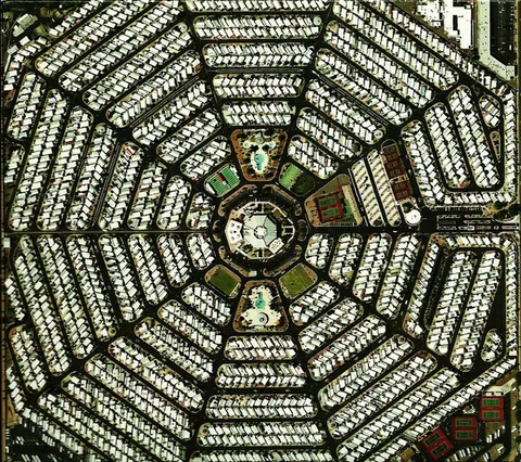 Обложка альбома «Strangers to Ourselves» — исполнитель MODEST MOUSE