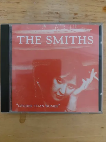 Обложка альбома «Louder Than Bombs» — исполнитель THE SMITHS