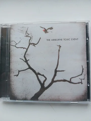 Обложка альбома «The Airborne Toxic Event» — исполнитель THE AIRBORNE TOXIC EVENT